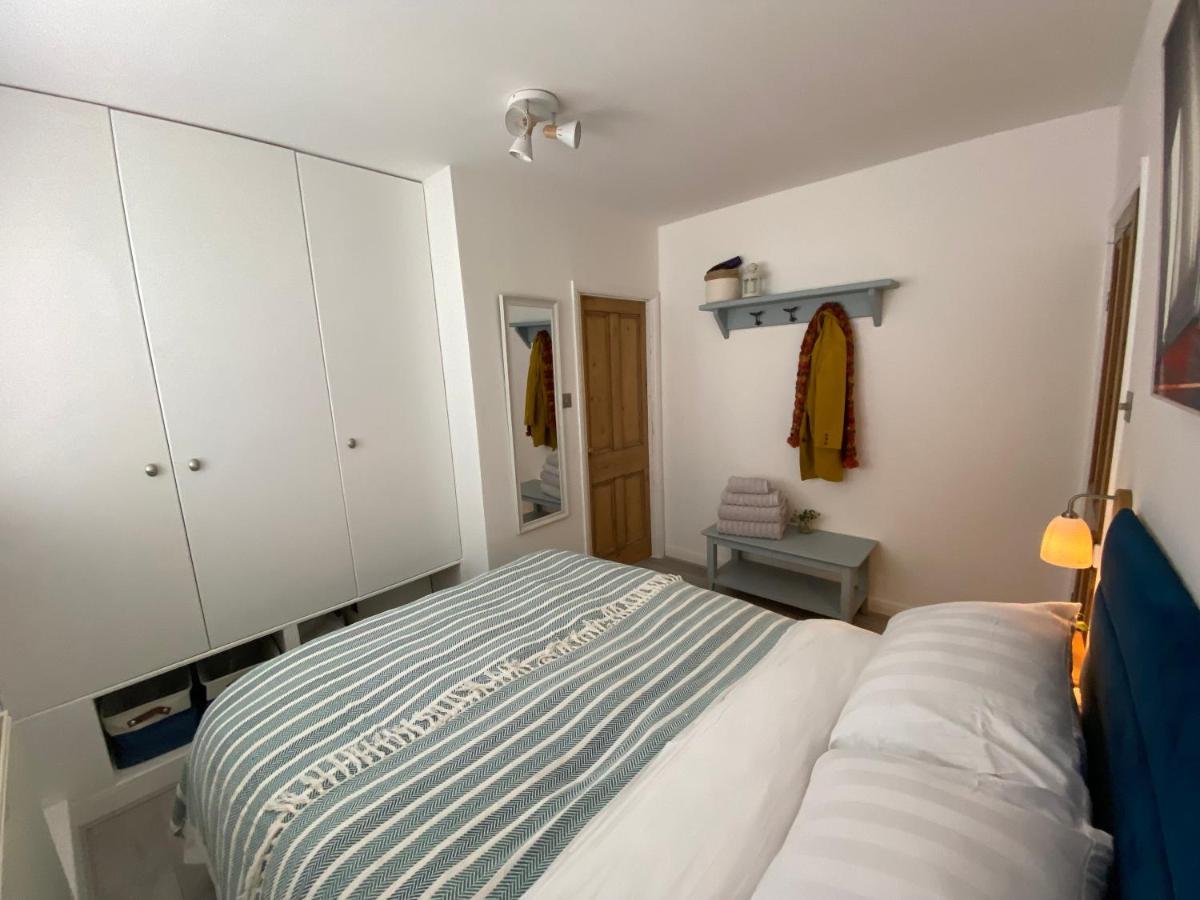Apartamento Little Trevio - Seaside Haven With Parking And Sea Views Brixham Exterior foto