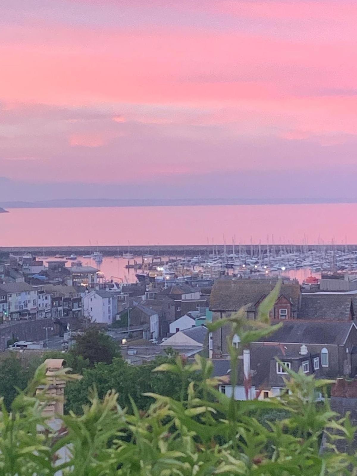 Apartamento Little Trevio - Seaside Haven With Parking And Sea Views Brixham Exterior foto