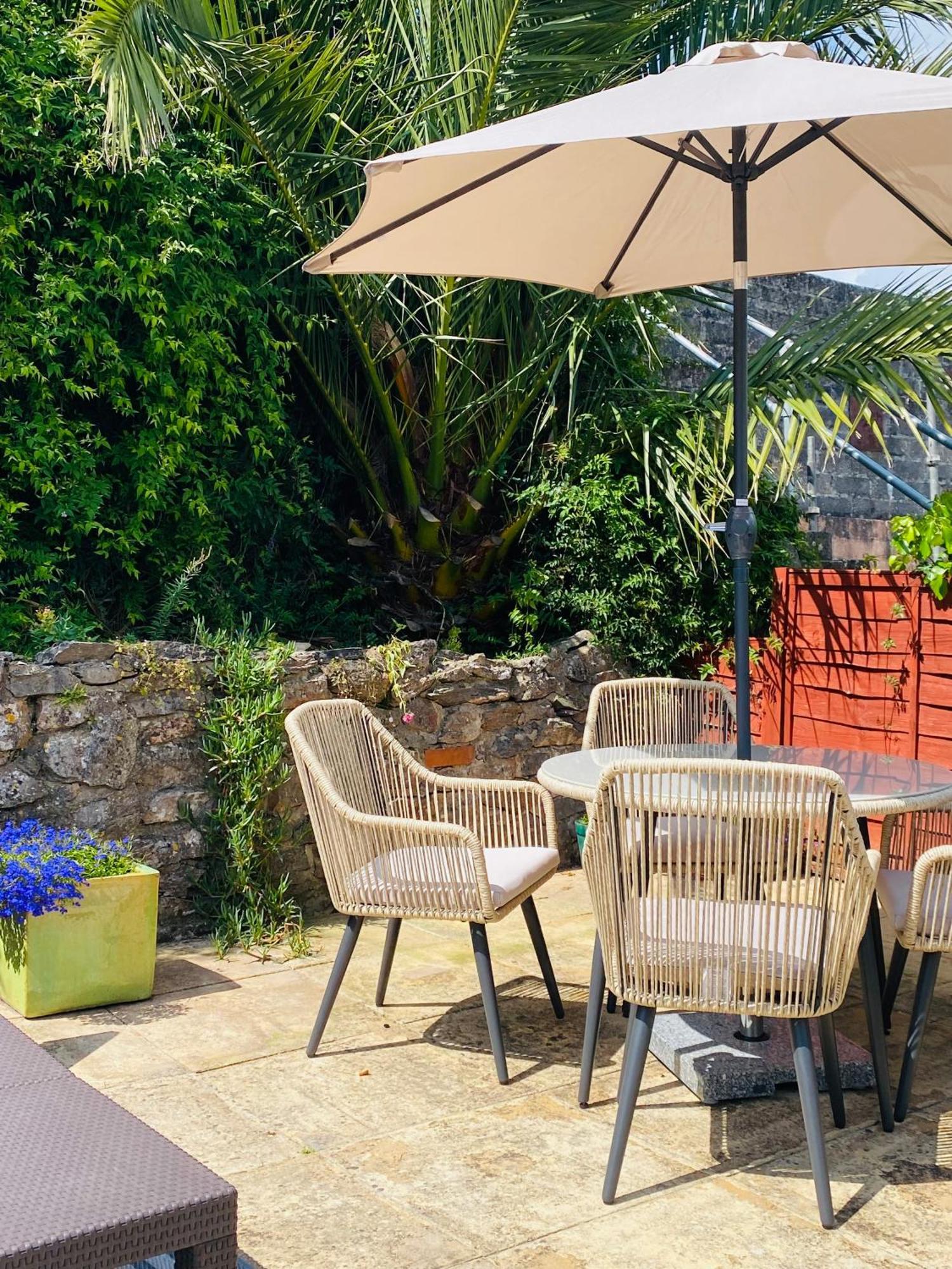 Apartamento Little Trevio - Seaside Haven With Parking And Sea Views Brixham Exterior foto